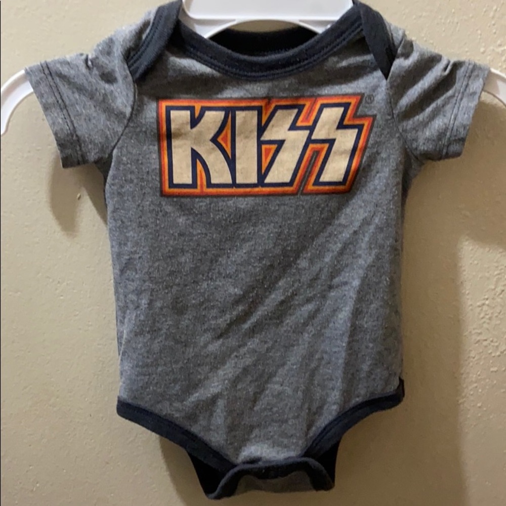 3-6 months Kiss Onesie Gray Bodysuit